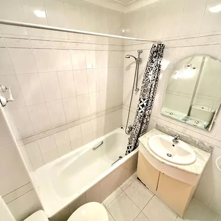 Ahs - T1 Armacao De Pera, Varanda, Piscina E Garagem アパート